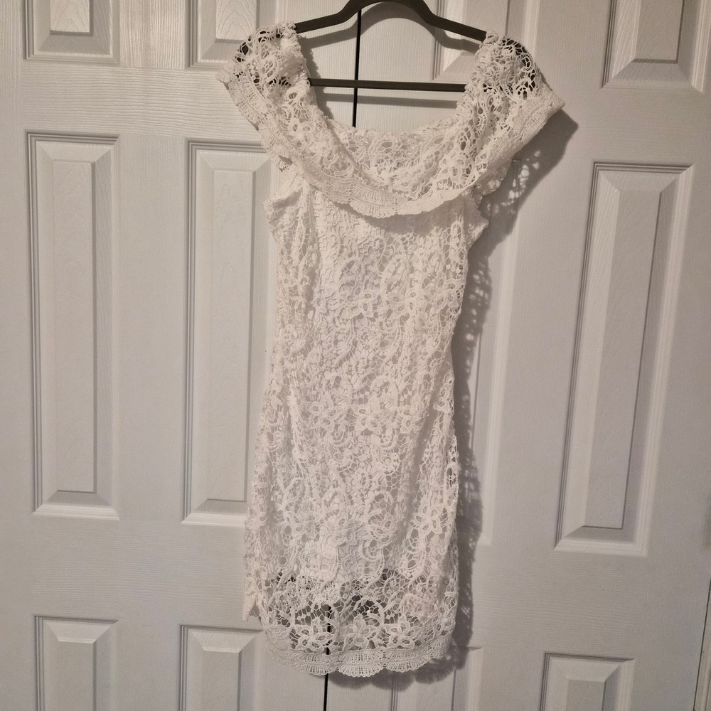 Forever 21 White Floral Lace‎ Off Shoulder Ruffle Mini Medium Coquette Crochet